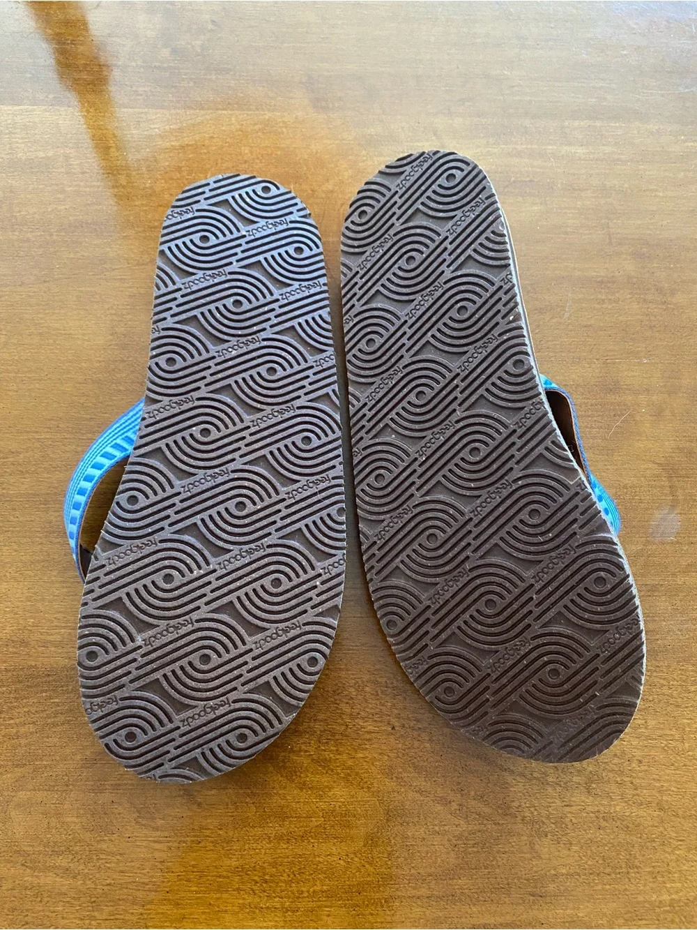Feelgoodz NWOT Women’s Brown Leather Flip Flop Sandals with Blue Straps